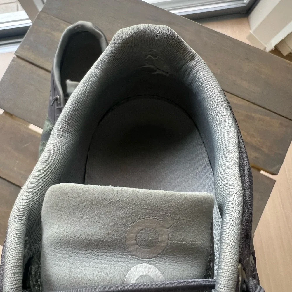 On Running Men's Black and Gray Running Shoes